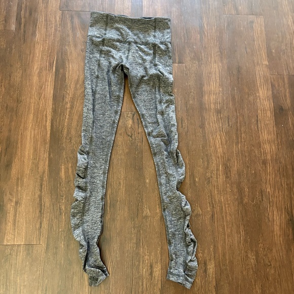 Lululemon Run: Turn Around Tight
Heathered Black - Picture 7 of 10